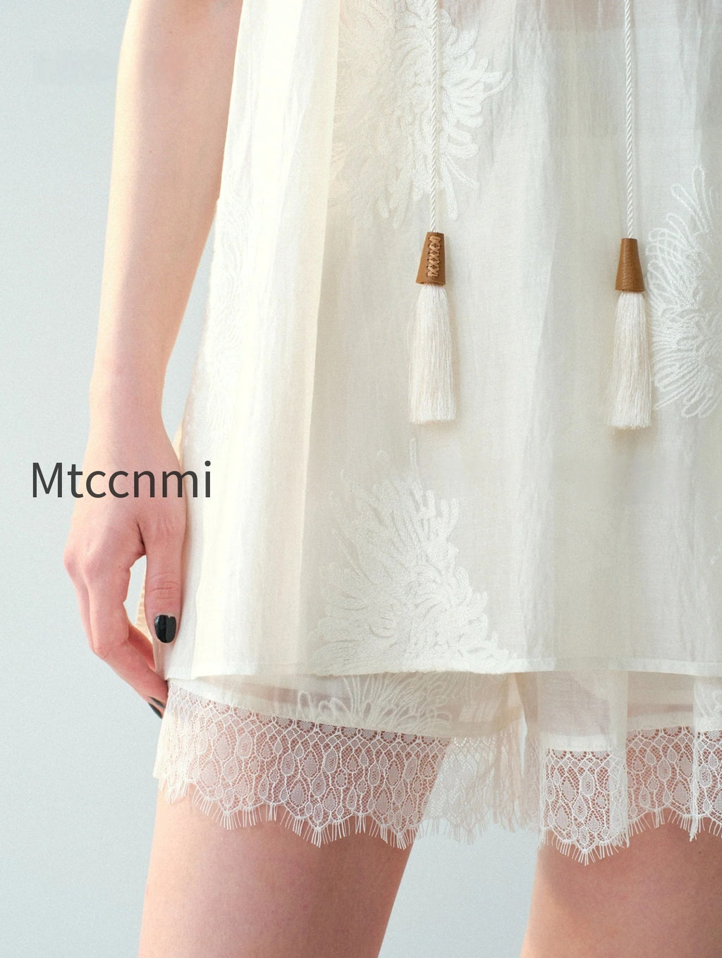 heavy-embroidered-lyocell-v-neck-blouse-lantern-sleeve-tassel-top