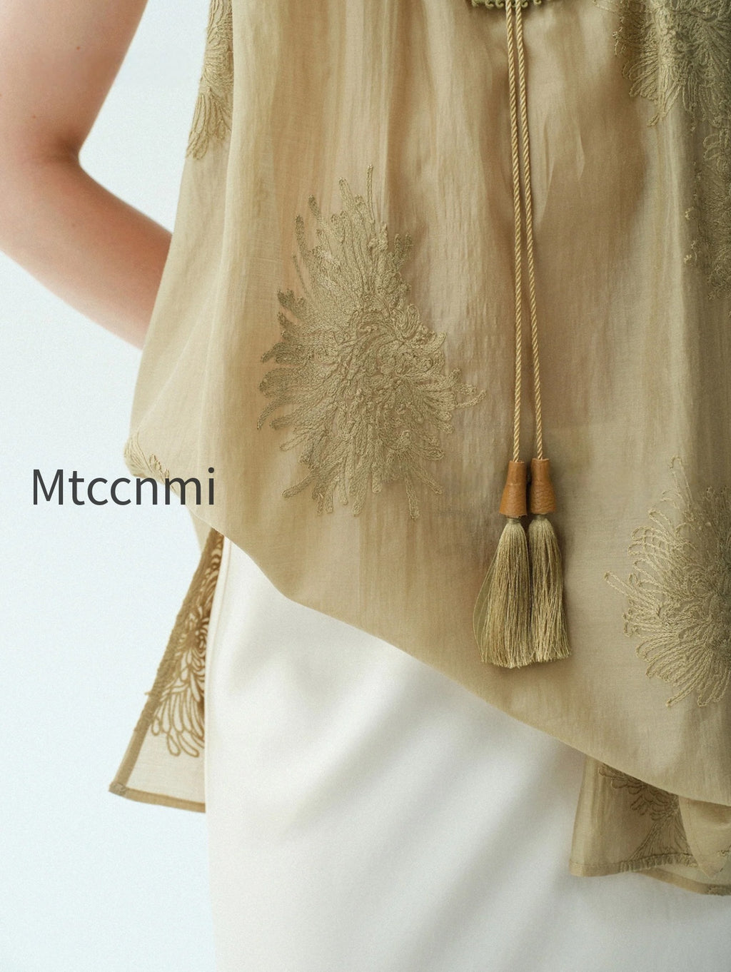 heavy-embroidered-lyocell-v-neck-blouse-lantern-sleeve-tassel-top